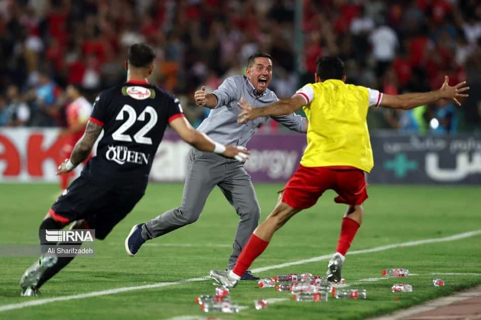 Osmar Loss comemora gol nos minutos finais que garantiu título da liga iraniana pelo Persépolis na temporada 2023/34 (Divulgação)