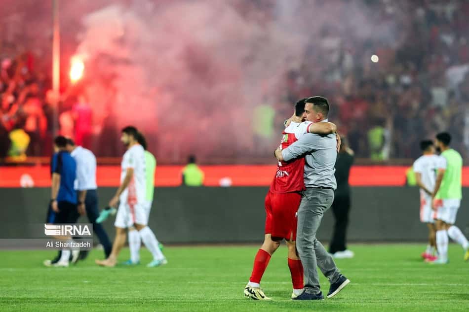 Osmar Loss comemora título da liga com o Persépolis na temporada 2023/34 (Arquivo pessoal)
