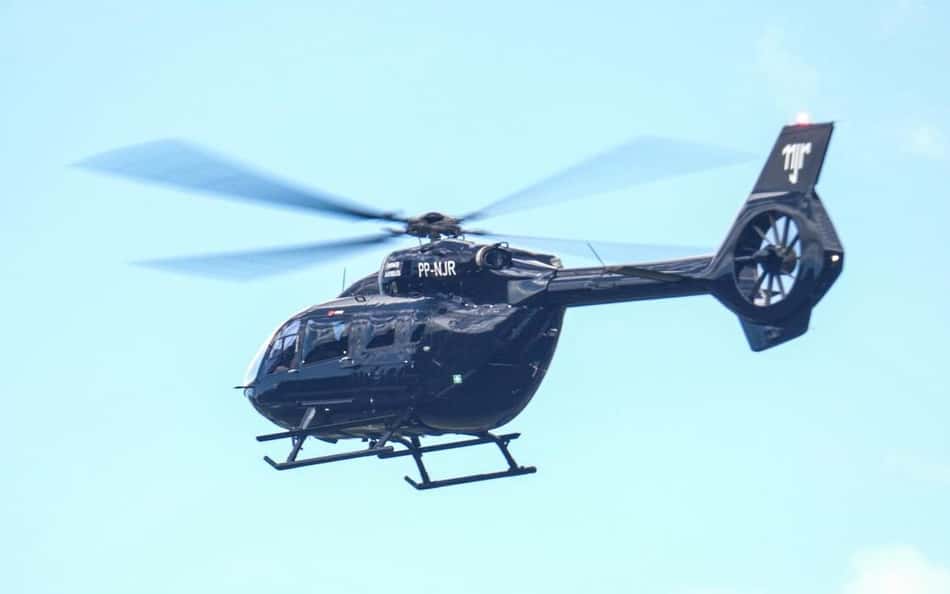 Neymar chega em helicóptero pessoal e é o último a se juntar à Seleção