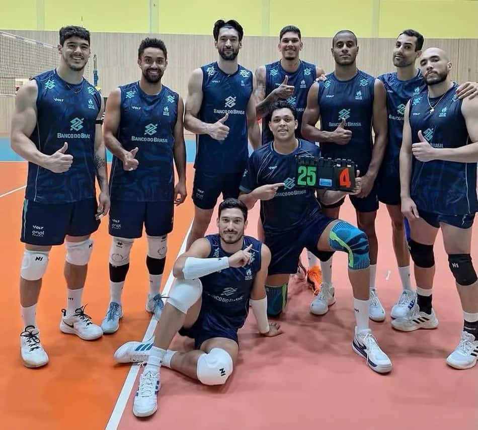 Time de Douglas Souza vence o "machetão" no treino da Seleção Brasileira Masculina de Vôlei (Foto: Reprodução/Instagram)