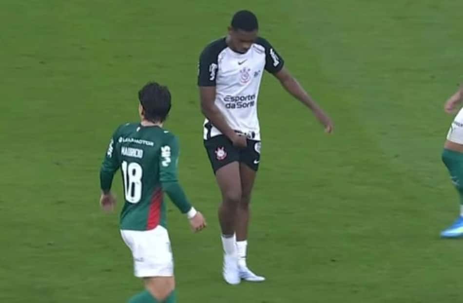 André foi expulso por gesto obsceno contra o Palmeiras (Foto: Reprodução/CazeTV)