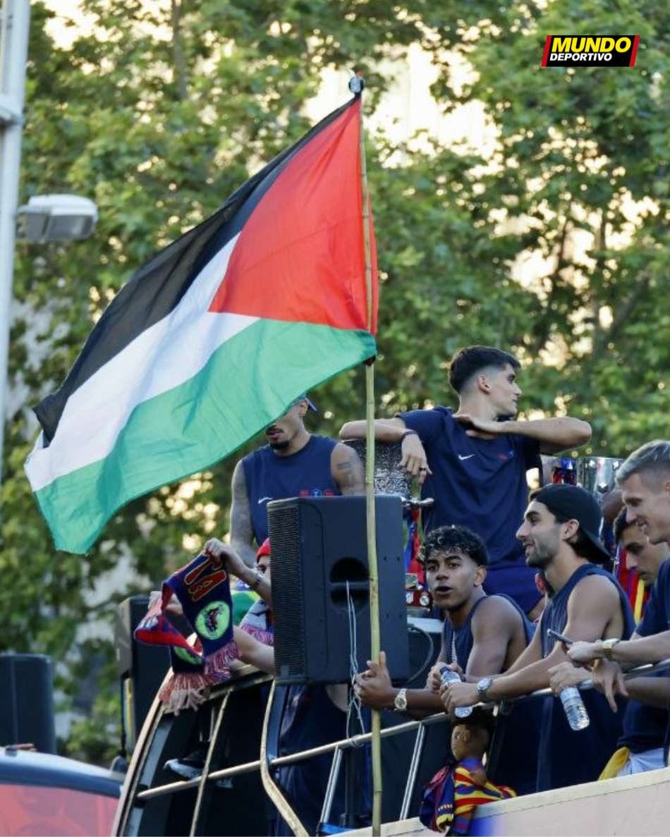 Yamal com a bandeira da Palestina (Foto: Pep Morata/Mundo Deportivo)