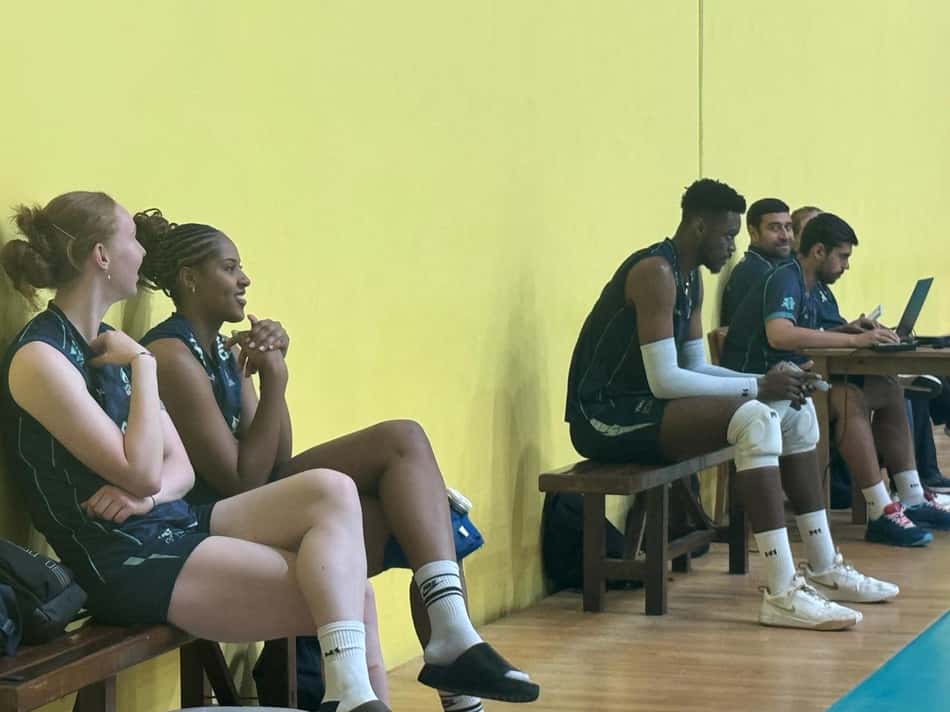 Ana Cristina e Julia Bergmann acompanham treino de Maicon na Seleção de Vôlei (Foto: Andressa Simões/Lance!)
