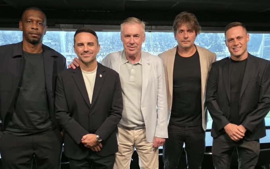 Ancelotti observa jogadores do Botafogo contra o Racing antes da Copa do Mundo