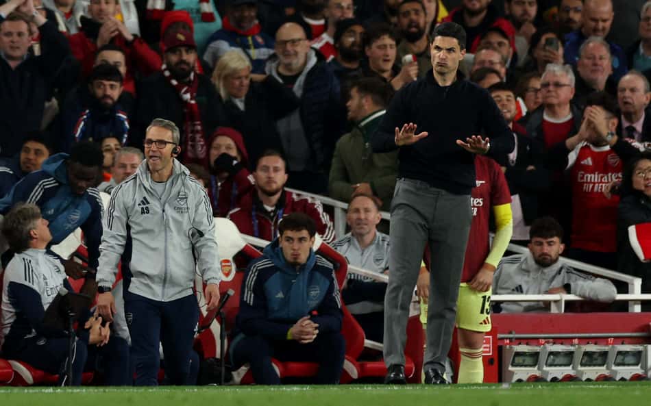 Mikel Arteta em Arsenal x Atlético de Madrid pela Champions League (Foto: Adrian Dennis / AFP)