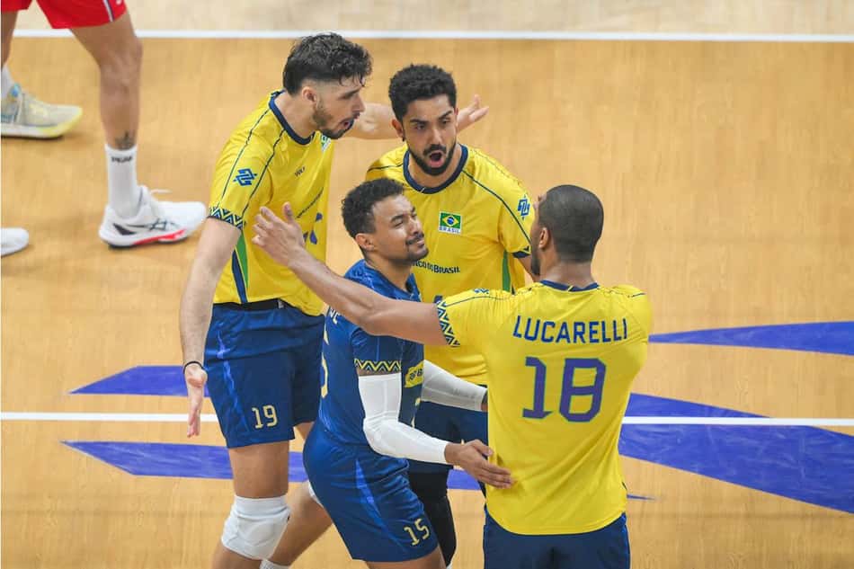 Cachopa, Arthur Bento, Maique e Lucarelli em ação pela Seleção Brasileira no Mundial 2025 (Foto: Volleyball World)