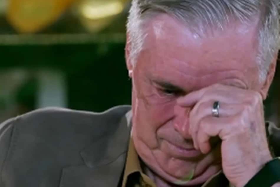 Carlo Ancelotti se emociona em entrevista durante programa sobre Seleção Brasileira (Foto: Reprodução)