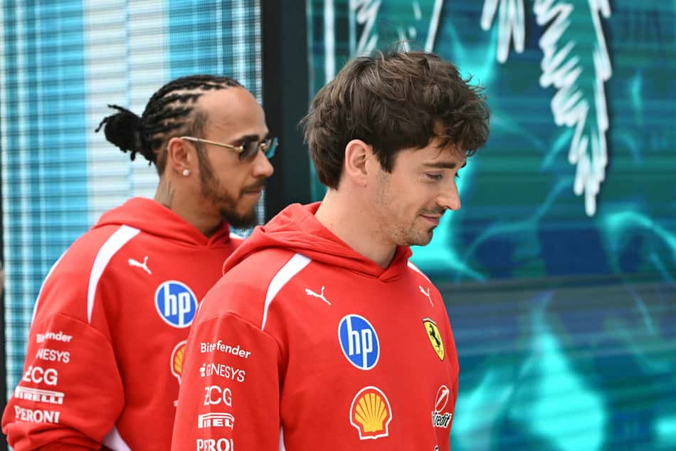 Charles Leclerc e Lewis Hamilton no GP de Miami pela F1 2026 (Foto: CHANDAN KHANNA / AFP)
