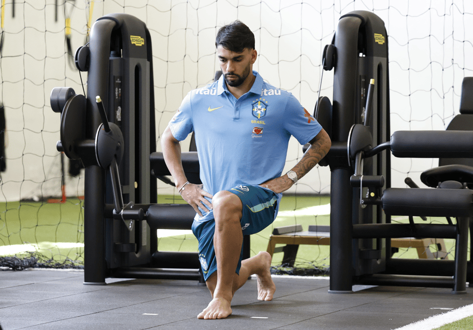 Paquetá durante avaliação física no CT da Seleção