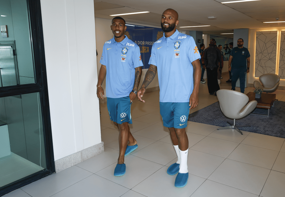 Rayan e Igor Thiago durante a apresentação da Seleção Brasileira (Foto: Rafael Ribeiro / CBF)