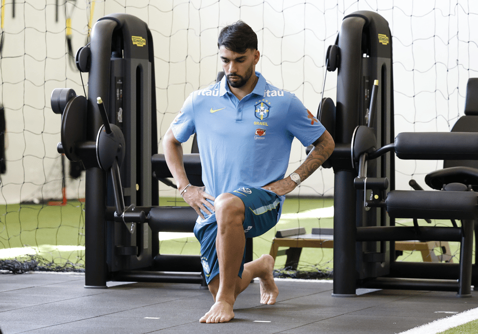 Paquetá durante avaliação física no CT da Seleção