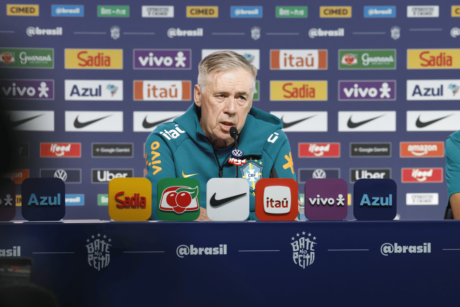 Carlo Ancelotti concede entrevista coletiva na Granja Comary