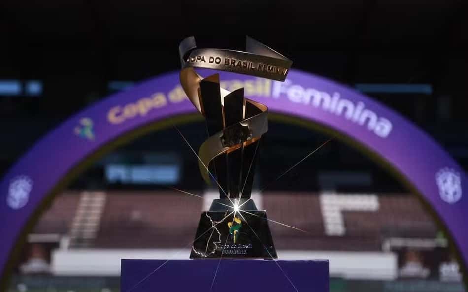 imagem da taça da copa do brasil feminina