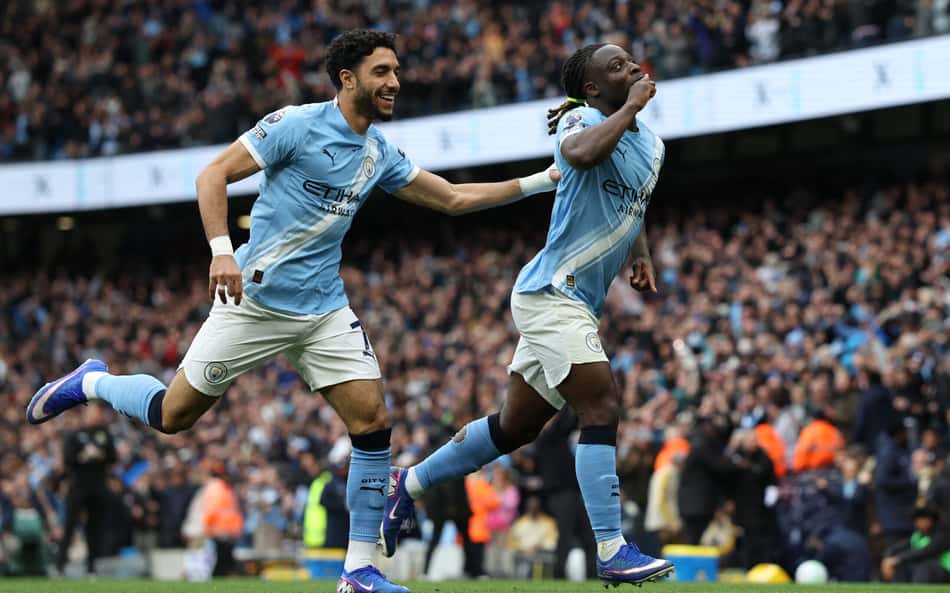 Manchester City vence Brentford e segue vivo na briga pelo título da Premier League