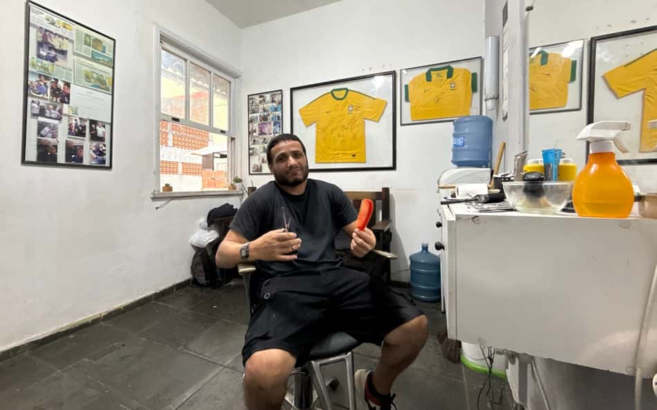 De Neymar a Vini Jr: barbeiro da Seleção acumula histórias da base brasileira