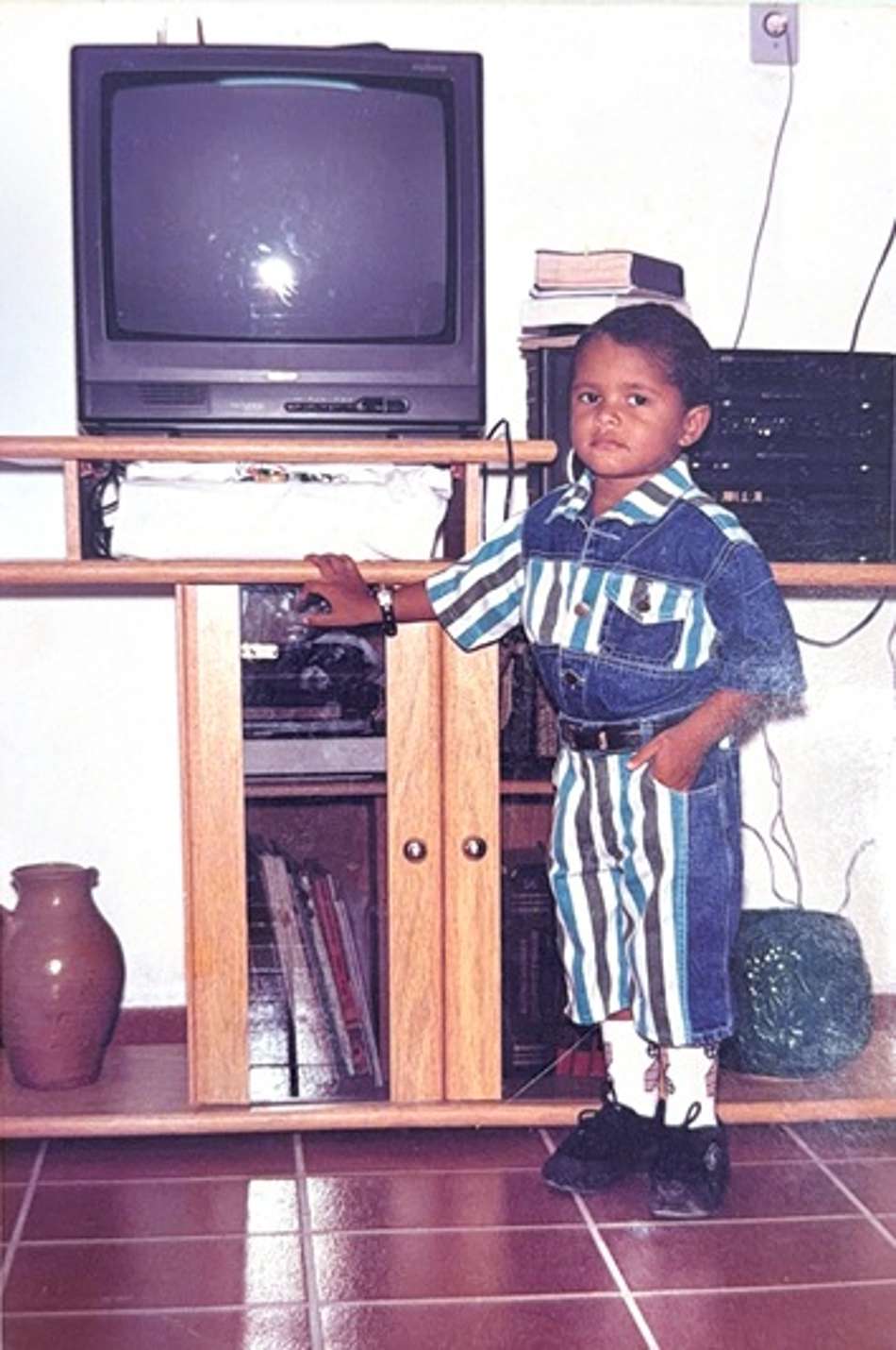 Douglas Santos durante infância em casa