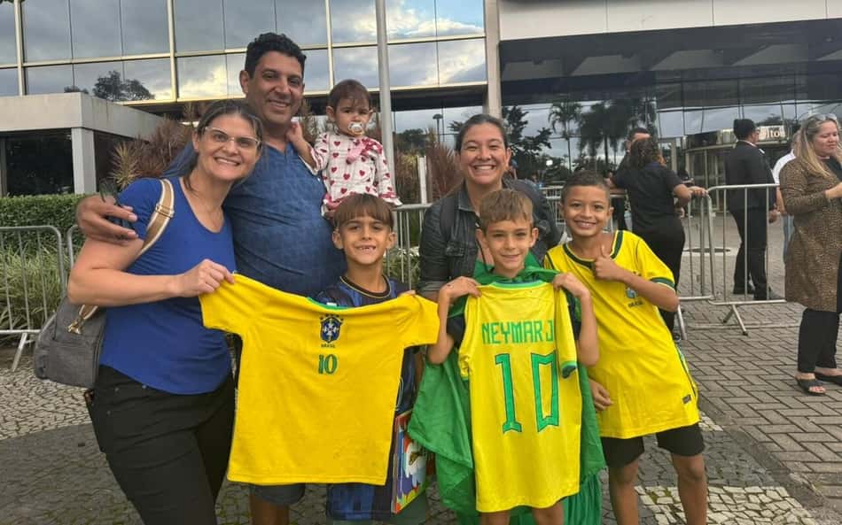Criançada domina hotel da Seleção Brasileira e mantém vivo sonho do hexa