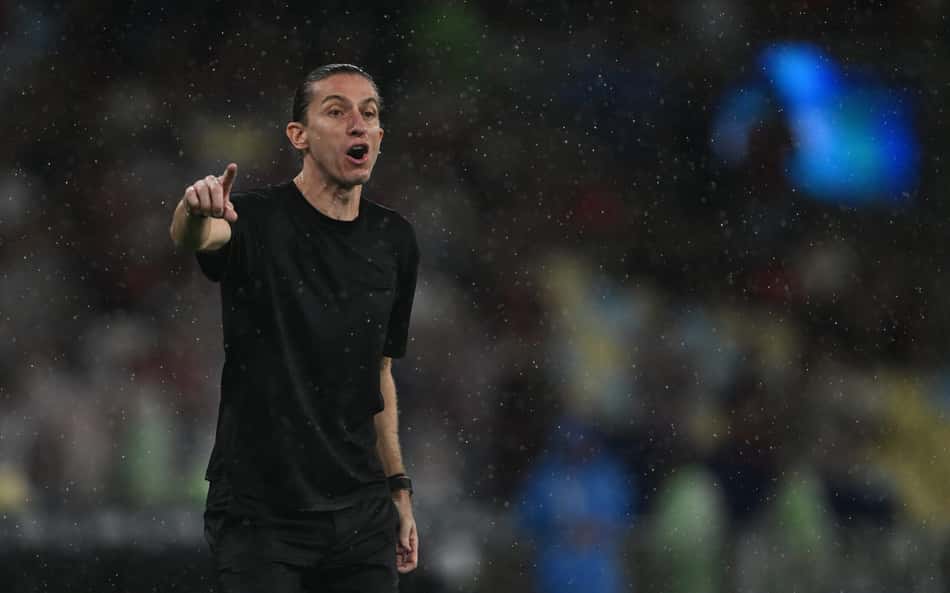 Cotado em gigante alemão, torcedores mandam recado a Filipe Luís: 'Campeão'