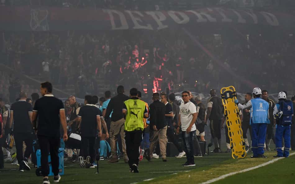 Bastidores: invasão, fogo, caos e medo levam ao cancelamento de jogo do Flamengo na Libertadores