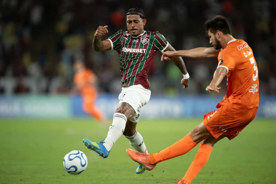 John Kennedy, do Fluminense, durante partida contra o Deportivo La Guaira no Maracanã (Foto: Jorge Rodrigues/AGIF/Folhapress)