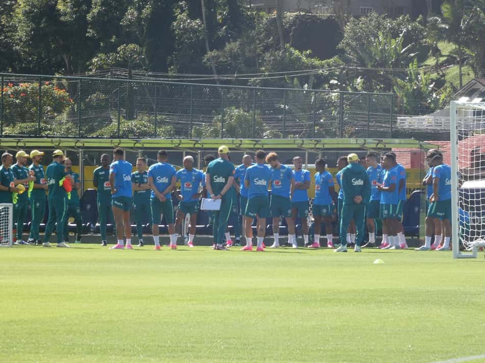 Jogadores da Seleção durante treino na Granja (Foto: Lucas Bayer/Lance!)