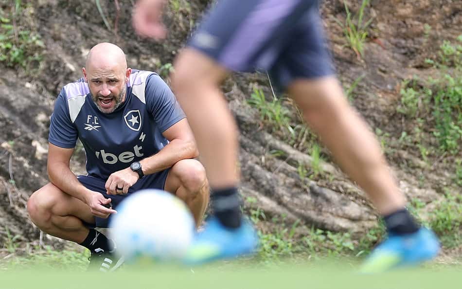 Botafogo tem dois desfalques e uma incerteza para encarar o Atlético-MG