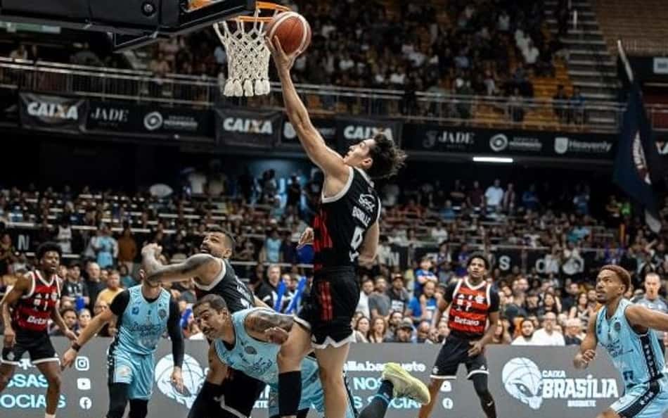 Flamengo sai atrás, mas vence Brasília e força o jogo 5 nas quartas do NBB