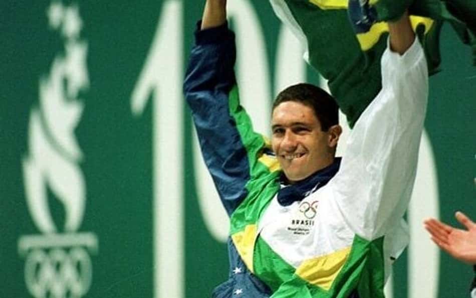 Gustavo Borges comemora medalha de prata nos Jogos Olímpicos de Atlanta 1996
