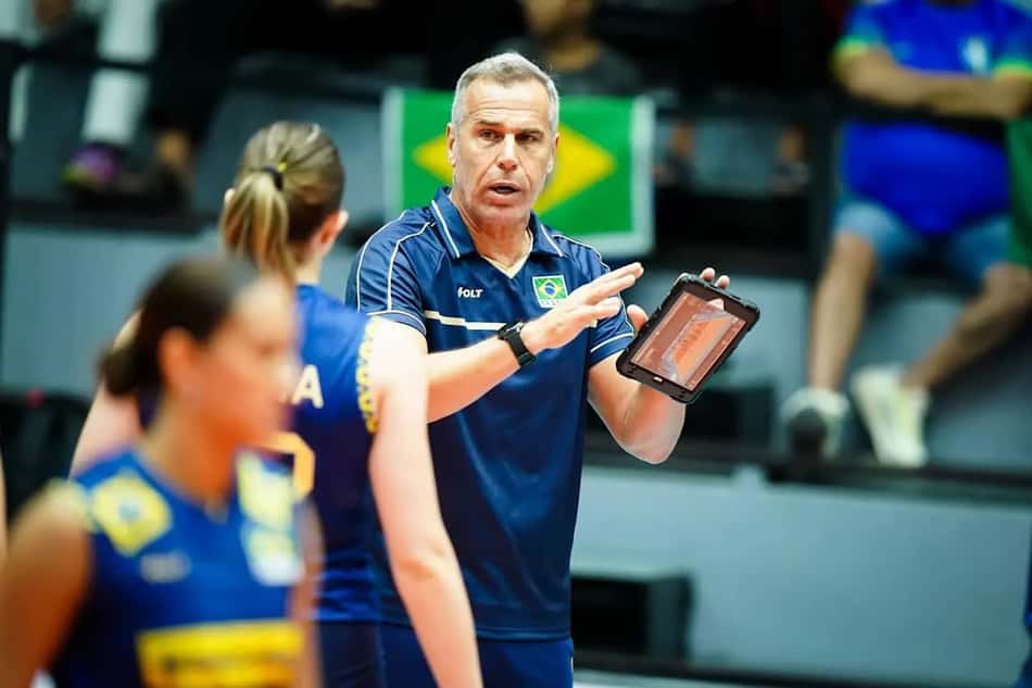 Wagão é auxiliar de Zé Roberto na Seleção Feminina principal (Foto: Volleyball World)