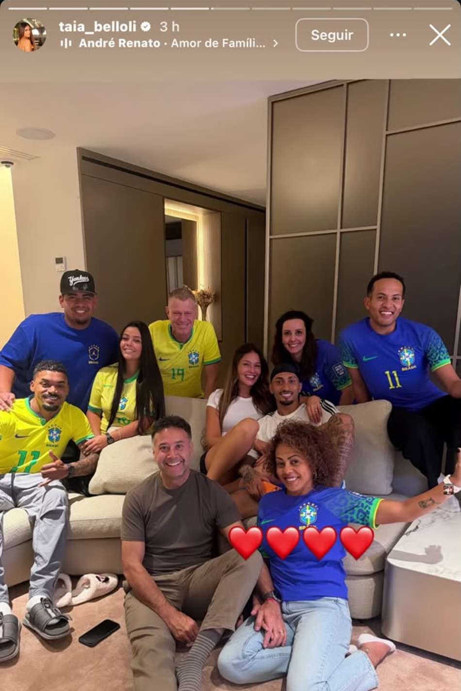 Natalia Belloli, mulher de Raphinha comemorando convocação