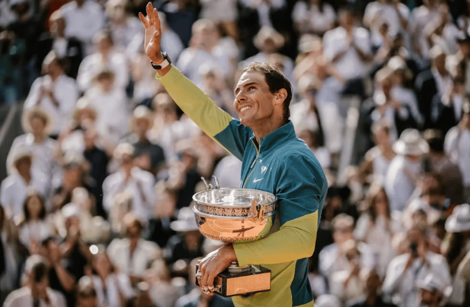 O espanhol Rafael Nadal com seu 14 troféu em Roland Garros