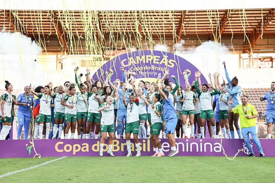 jogadoras do palmeiras comemoram título inédito da copa do brasil