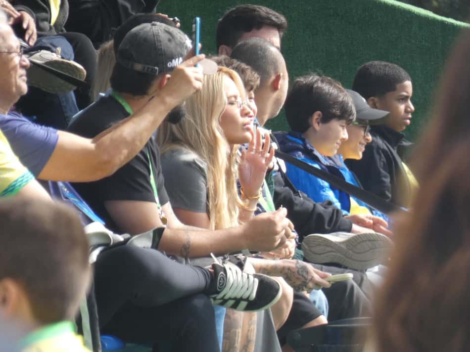 Karoline Lima de perfil