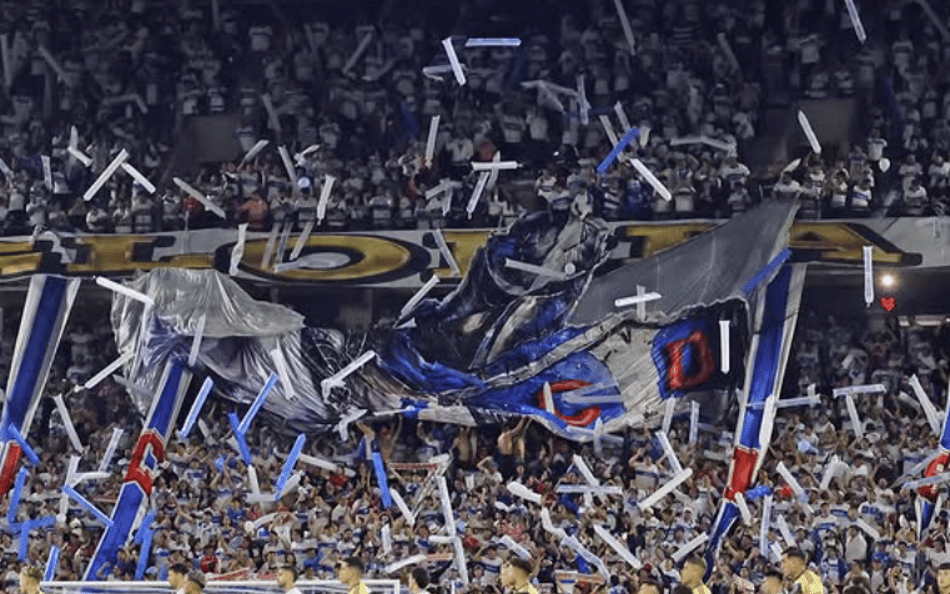 Torcida da Universidad Católica (Foto: Divulgação Cruzados)