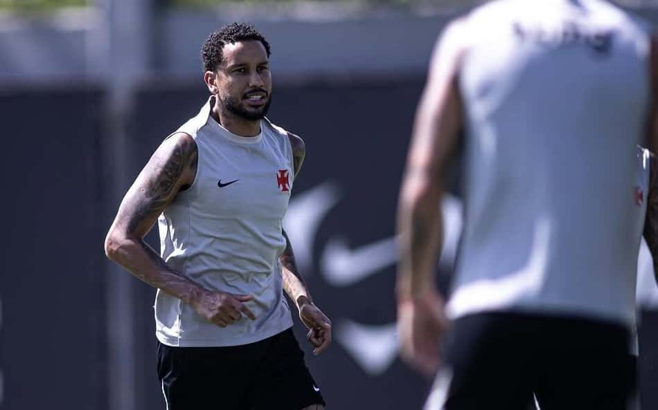 Jair em treino do Vasco (Foto: Matheus Lima/Vasco)