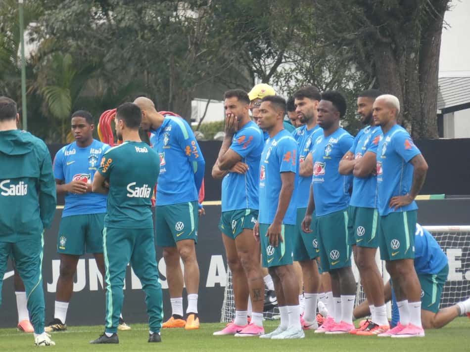 Jogadores durante treino da Seleção Brasileira (Foto: Lucas Bayer/Lance!)