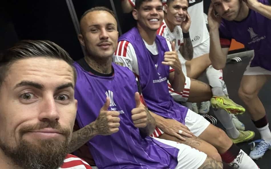 Em meio a confusão na Colômbia, Jorginho, do Flamengo, publica foto no vestiário: 'Estamos bem'
