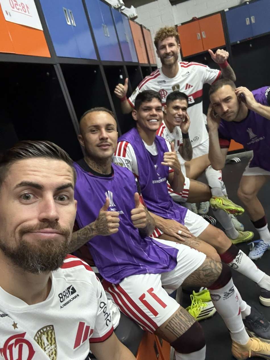 Jogadores do Flamengo no vestiário contra o Medellín