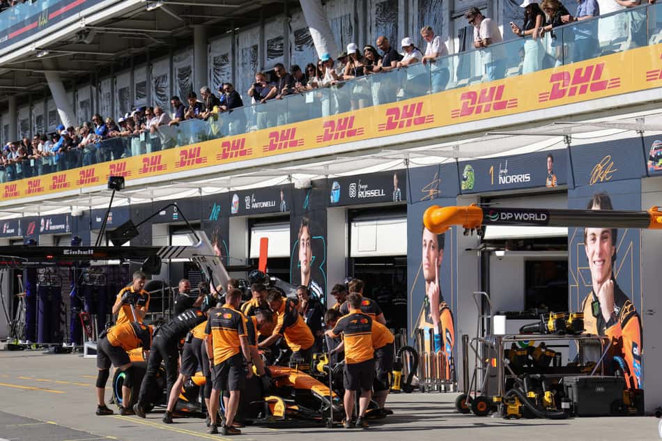 Lando Norris nos boxes do GP do Canadá pela F1 2026 (Foto: Cristobal Herrera-Ulashkevich / POOL / AFP)