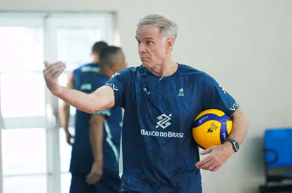 Bernardinho em treino da Seleção Brasileira Masculina de Vôlei (Foto: Maurício Val/FV Imagem/CBV)