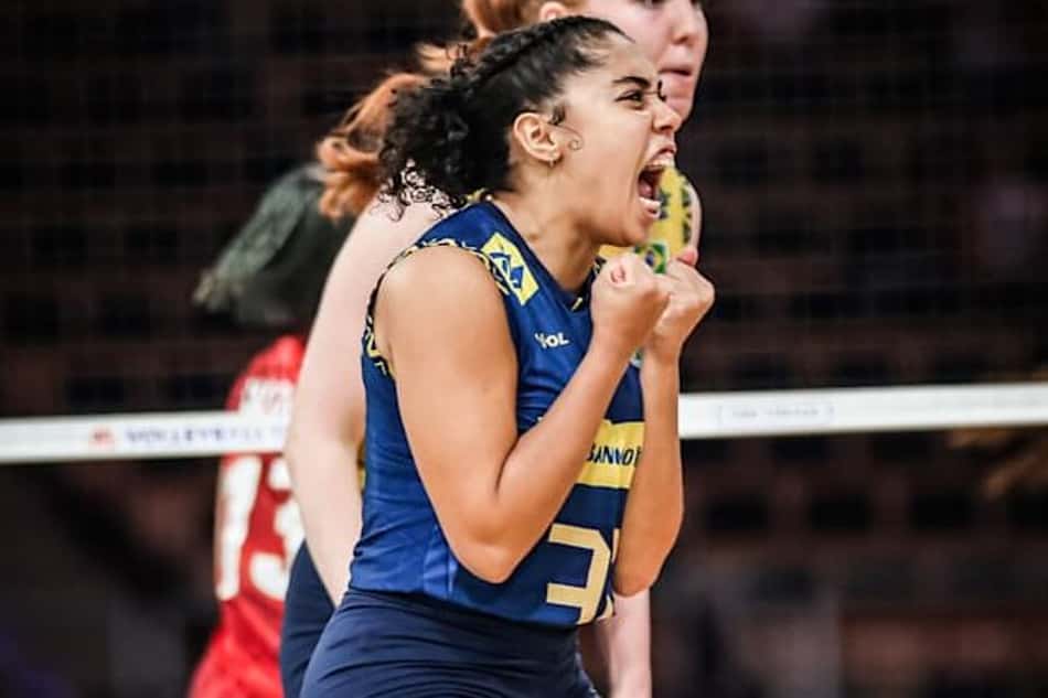 Marcelle comemora ponto da Seleção Feminina na semifinal da VNL 2025 contra o Japão (Foto: Volleyball World)