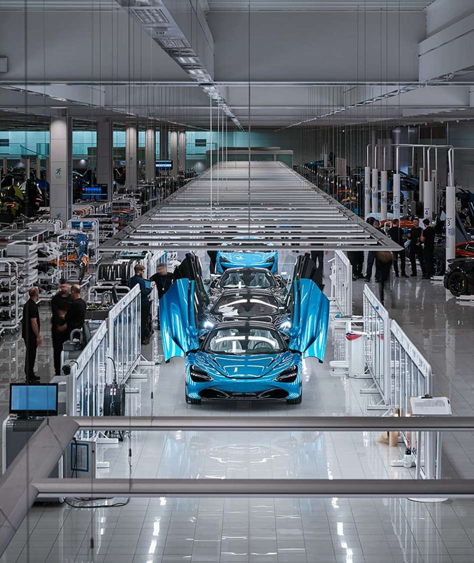 Produção de carros no McLaren Technology Centre (Foto: Divulgação)