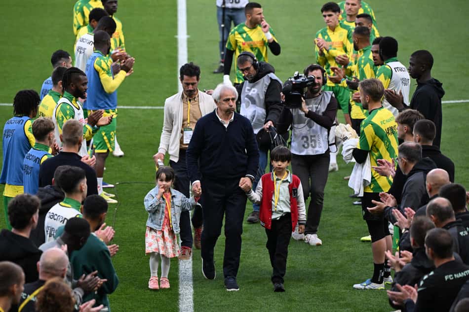 Treinador do Nantes, Vahid Halilhodzic recebeu homenagem em sua última partida como técnico (Foto: Sebastien Salom-Gomis / AFP)