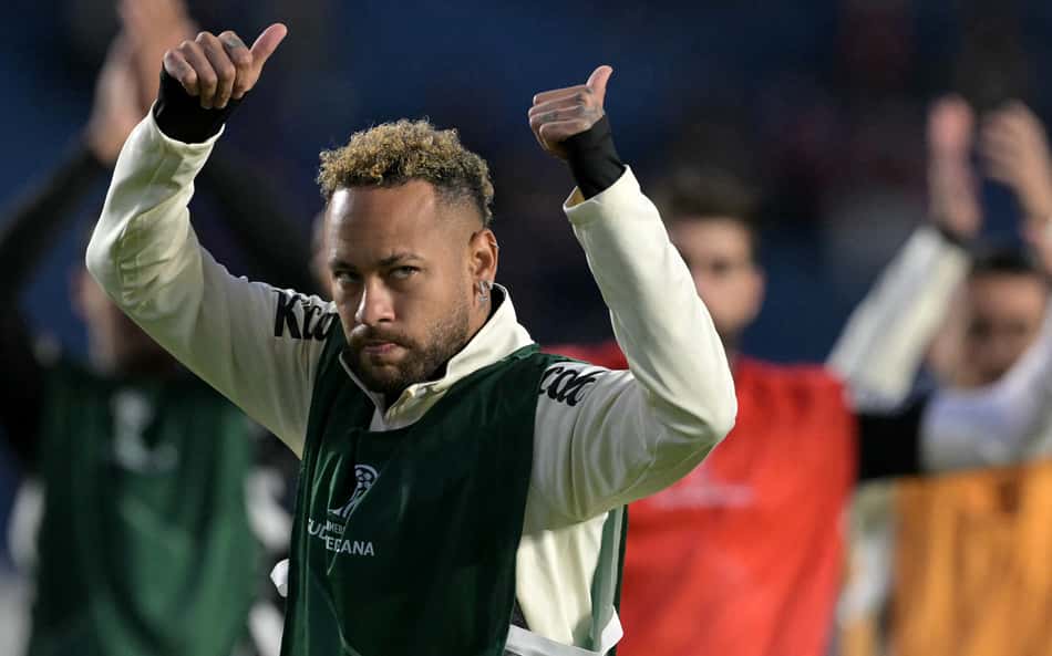 Neymar no aquecimento para o jogo do Santos contra o San Lorenzo pela Sul-Americana