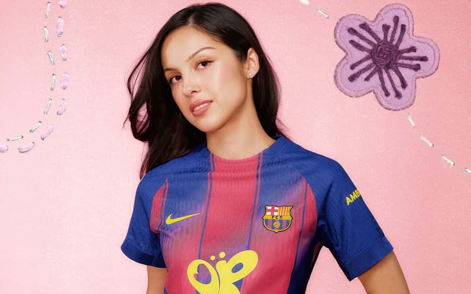 Quem é Olivia Rodrigo, cantora que está na camisa do Barcelona no El Clásico?