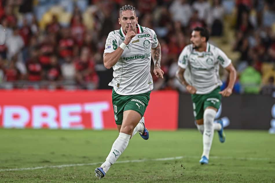 Paulinho comemora gol do Palmeiras sobre o Flamengo (Foto: Jayson Braga/Brazil Photo Press/Folhapress)