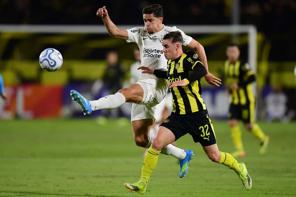 Lance de Peñarol x Corinthians pela Libertadores