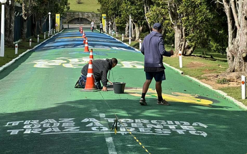FOTOS: Granja Comary ganha pinturas e frases motivacionais para receber Seleção Brasileira