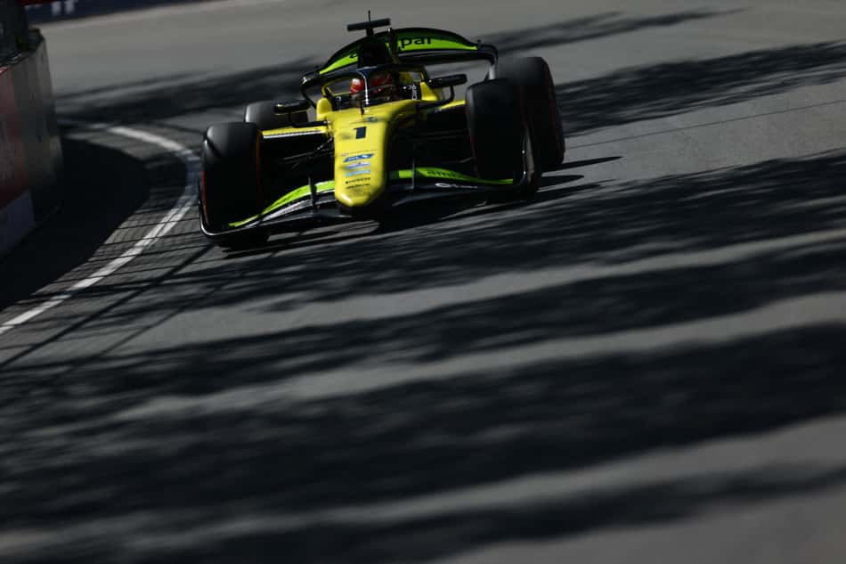 Rafael Câmara, da Invicta, em ação no GP do Canadá pela F2 (Foto: Clive Mason/Getty Images/AFP)