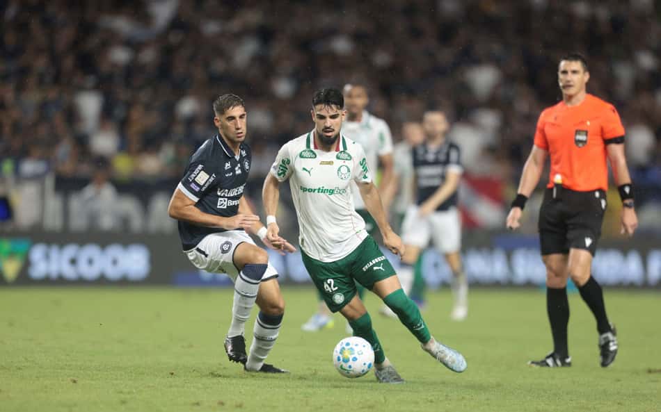 CBF divulga áudio do VAR de Remo x Palmeiras: 'mão' e 'joelhada'